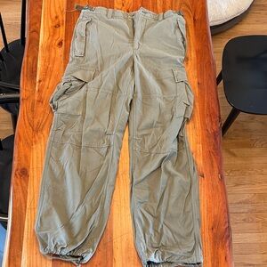 TNA Cargo Pants in Olive
